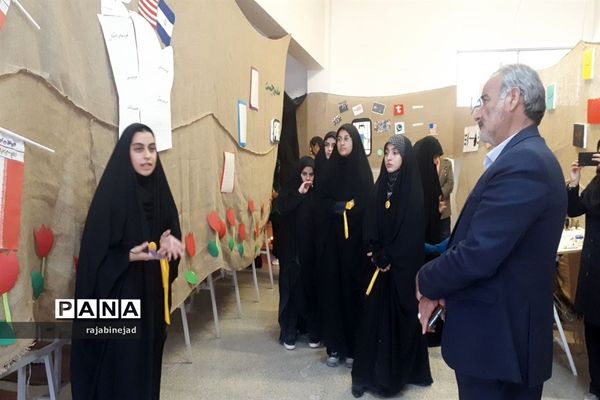نمایشگاه مدرسه انقلاب در دبیرستان علم وادب ابرکوه