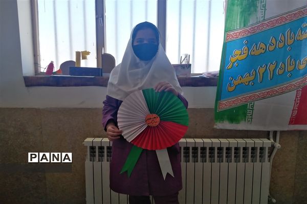 برگزاری روز بدون کیف و کتاب  مطابق با دهه فجر و 22 بهمن ماه در دبستان بوستان شهرستان بن