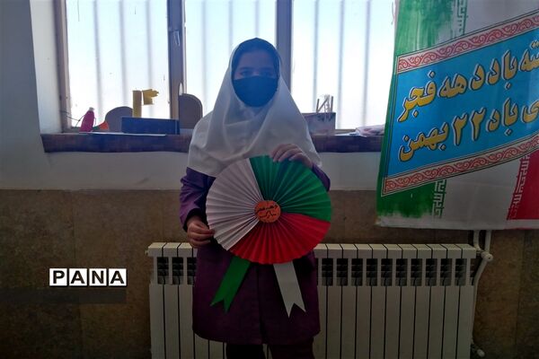 برگزاری روز بدون کیف و کتاب  مطابق با دهه فجر و 22 بهمن ماه در دبستان بوستان شهرستان بن