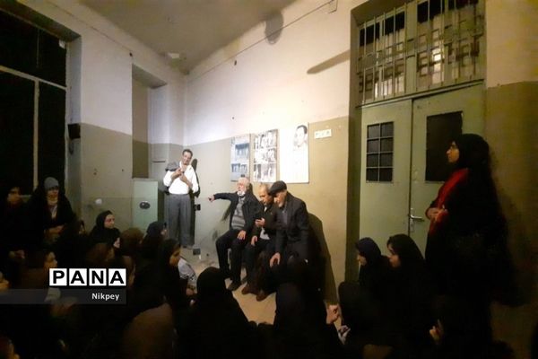 بازدید دانش‌آموزان دبیرستان حجاب از موزه عبرت