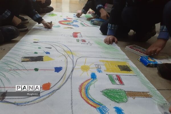 نقاشی همگانی در دبستان احمد معینی منطقه ۱۳