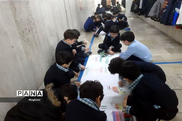 نقاشی همگانی در دبستان احمد معینی منطقه ۱۳