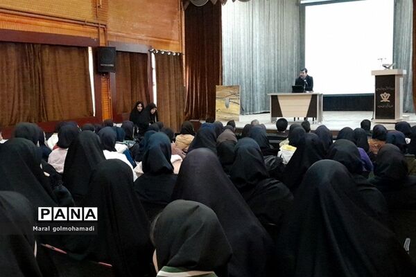 دومین جشن تکلیف سیاسی برای رای اولی ها در ورامین
