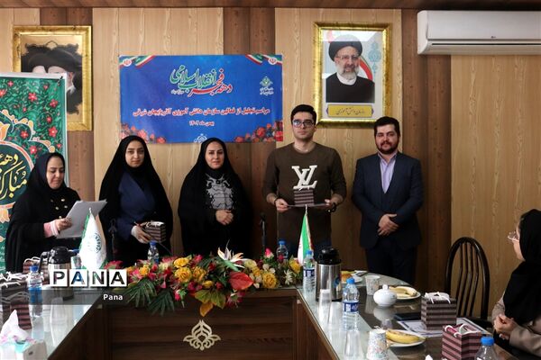 مراسم تجلیل از فعالین سازمان دانش‌آموزی آذربایجان شرقی