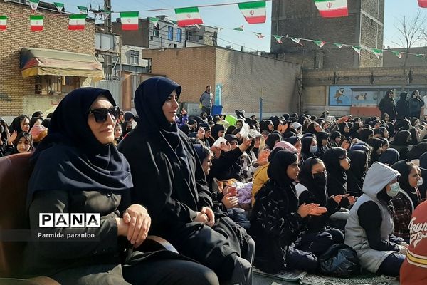 کارناوال شادی مدرسه نشاط به‌مناسبت دهه فجر و هفته فرهنگ و هنر در بهارستان‌2