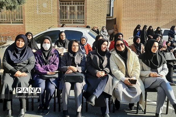 کارناوال شادی مدرسه نشاط به‌مناسبت دهه فجر و هفته فرهنگ و هنر در بهارستان‌2