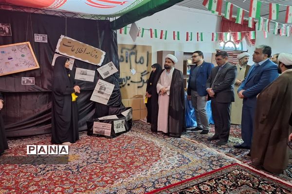 نمایشگاه انقلاب در دبیرستان شاهد دختران قائمشهر