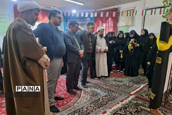 نمایشگاه انقلاب در دبیرستان شاهد دختران قائمشهر