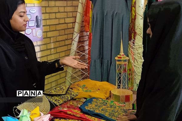 نمایشگاه دست سازه های دانش‌آموزی در جزیره هرمز