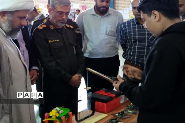 نمایشگاه دست سازه های دانش‌آموزی در جزیره هرمز