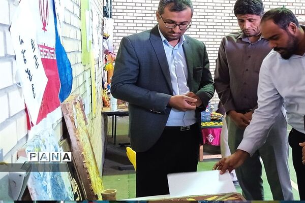 نمایشگاه دست سازه های دانش‌آموزی در جزیره هرمز