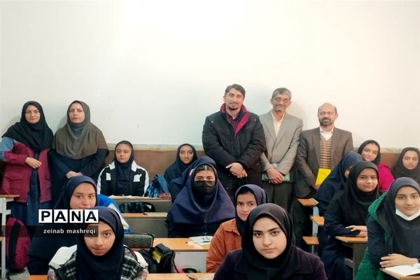 حضور مدیر سازمان دانش‌آموزی استان اصفهان در برنامه رادیو‌ کاشان وبازدید از مدارس کاشان در دهه فجر