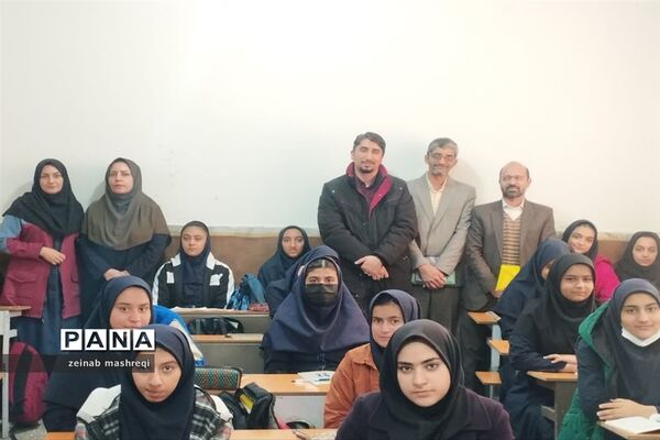 حضور مدیر سازمان دانش‌آموزی استان اصفهان در برنامه رادیو‌ کاشان وبازدید از مدارس کاشان در دهه فجر