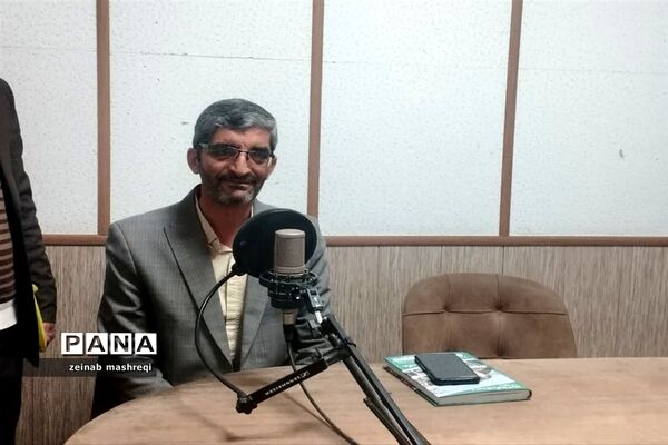 حضور مدیر سازمان دانش‌آموزی استان اصفهان در برنامه رادیو‌ کاشان وبازدید از مدارس کاشان در دهه فجر