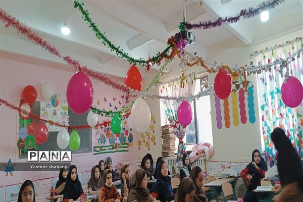 حال  و هوای انقلابی در مدرسه پنجم مهر به‌مناسبت دهه فجر
