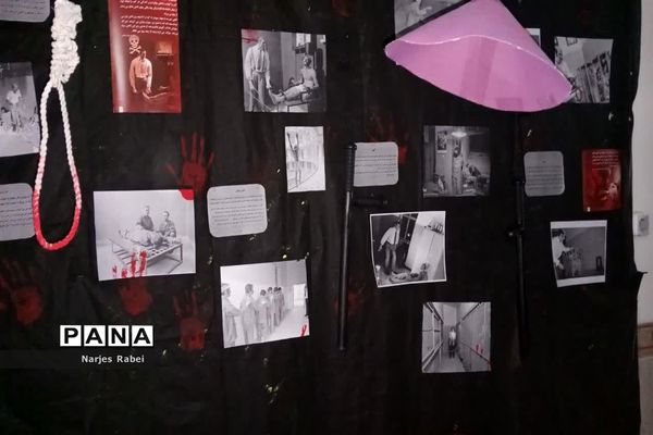 حضور دبیرکل اتحادیه انجمن های اسلامی دانش آموزان کشور در نمایشگاه مدرسه انقلاب