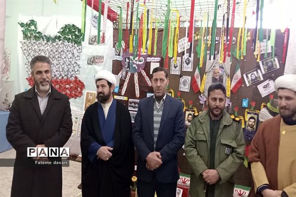 حضور دبیرکل اتحادیه انجمن های اسلامی دانش آموزان کشور در نمایشگاه مدرسه انقلاب