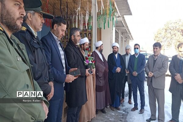 حضور دبیرکل اتحادیه انجمن های اسلامی دانش آموزان کشور در نمایشگاه مدرسه انقلاب