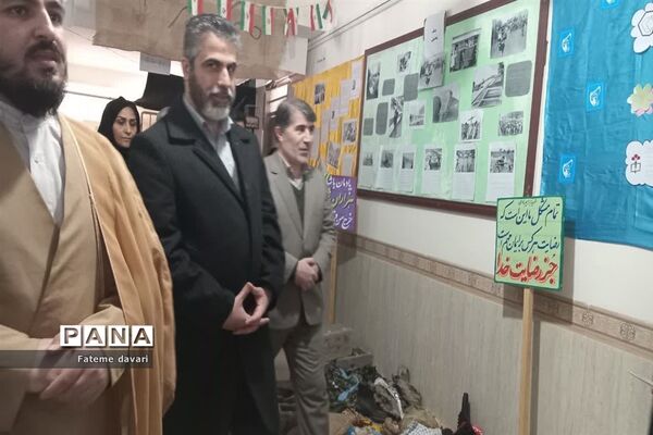 حضور دبیرکل اتحادیه انجمن های اسلامی دانش آموزان کشور در نمایشگاه مدرسه انقلاب