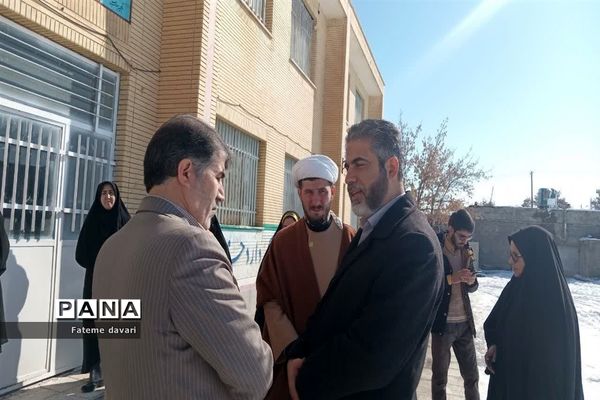 حضور دبیرکل اتحادیه انجمن های اسلامی دانش آموزان کشور در نمایشگاه مدرسه انقلاب
