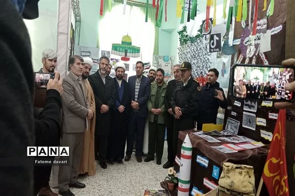 حضور دبیرکل اتحادیه انجمن های اسلامی دانش آموزان کشور در نمایشگاه مدرسه انقلاب