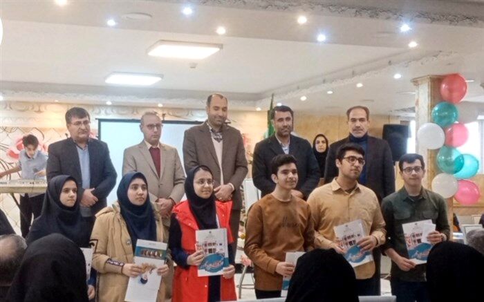تجلیل از دبیران و دانش‌آموزان برتر علمی شهرستان میاندوآب/فیلم