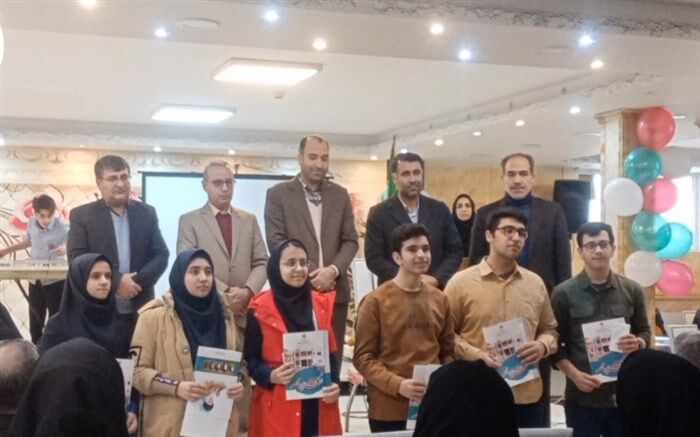 تجلیل از دبیران و دانش‌آموزان برتر علمی شهرستان میاندوآب/فیلم