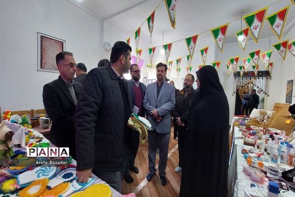 بازدید فرماندار نور از بازارچه کسب و کار کوچک بلده