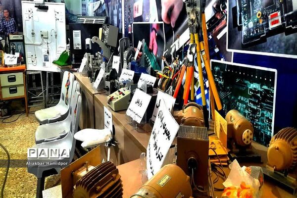 نمایشگاه ایده‌های خلاقانه دانش‌آموزی به‌مناسبت دهه فجر