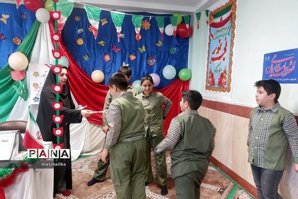 جشن انقلاب در مدرسه پسرانه ابوعلی‌سینا شهرستان فیروزکوه
