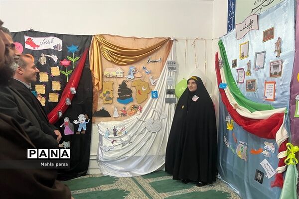 افتتاحیه نمایشگاه مدرسه انقلاب