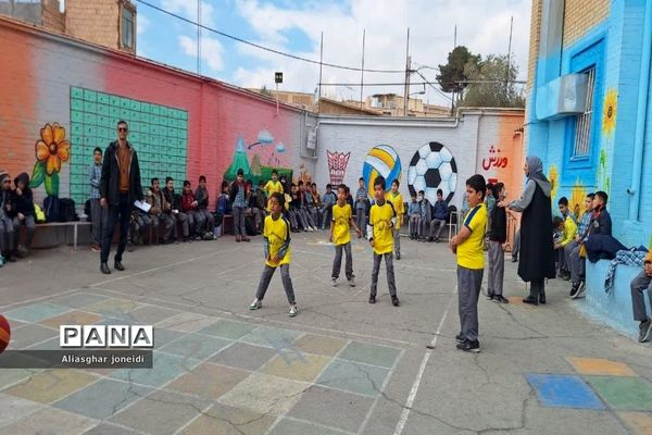 بازی‌ گروهی به‌مناسبت دهه فجر در آموزشگاه شیخ جنید پیشوا