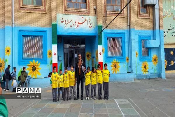 بازی‌ گروهی به‌مناسبت دهه فجر در آموزشگاه شیخ جنید پیشوا