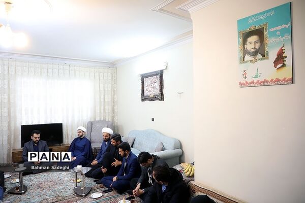 دیدار معاون پرورشی و فرهنگی وزارت آموزش و پرورش با خانواده شهید حادثه تروریستی حجت الاسلام مهدی تقوی