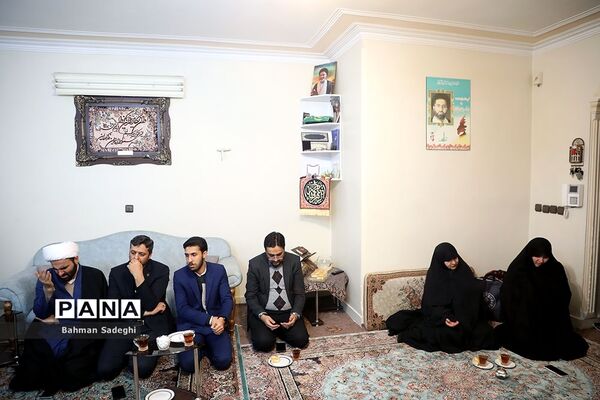 دیدار معاون پرورشی و فرهنگی وزارت آموزش و پرورش با خانواده شهید حادثه تروریستی حجت الاسلام مهدی تقوی