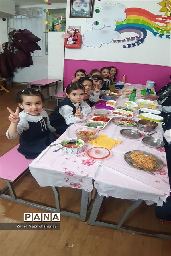 مراسم صبحانه انقلاب در مهد کودک گل‌های هستی شهرستان شیروان