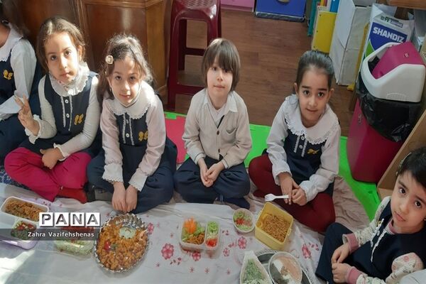 مراسم صبحانه انقلاب در مهد کودک گل‌های هستی شهرستان شیروان