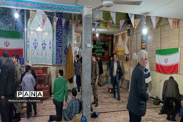 برگزاری میز خدمت در قرچک به‌مناسبت ایام دهه فجر