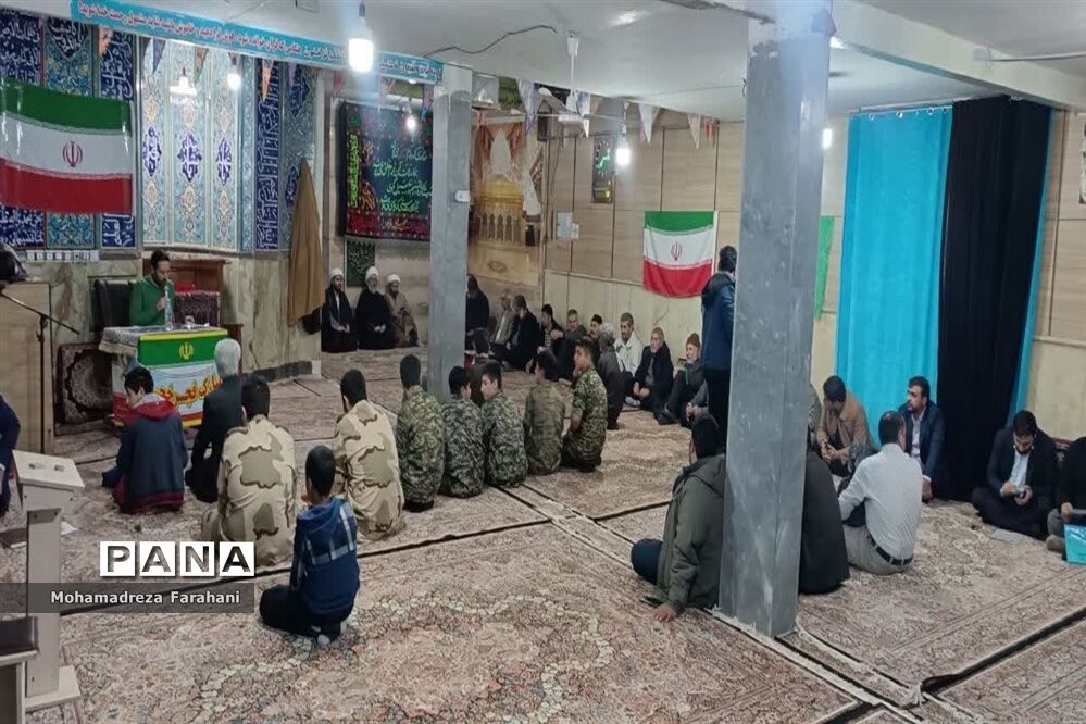 برگزاری میز خدمت در قرچک به‌مناسبت ایام دهه فجر