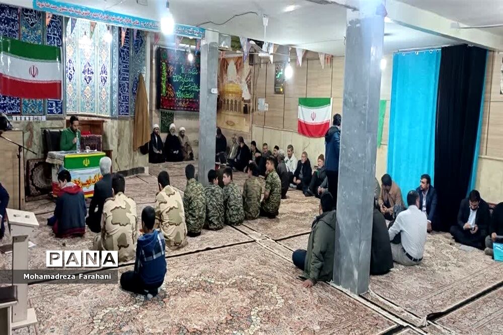 برگزاری میز خدمت در قرچک به‌مناسبت ایام دهه فجر