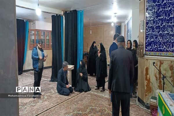 برگزاری میز خدمت در قرچک به‌مناسبت ایام دهه فجر