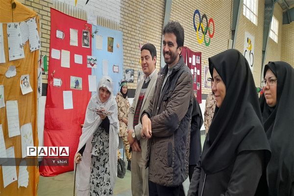 نمایشگاه دانش‌‎آموزی از جنس انقلاب