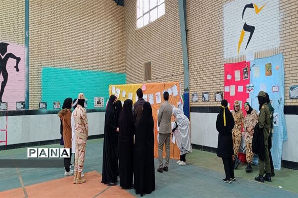 نمایشگاه دانش‌‎آموزی از جنس انقلاب