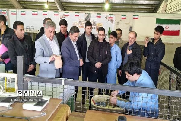 افتتاح نمایشگاه دستاوردهای هنرستان‌های مرند