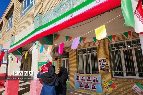 فعالیت‌های دبیرستان دخترانه محمودی شهرستان مهریز در دهه فجر
