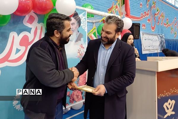 مانور یاوران انقلاب دانش‌آموزان شهرستان ورامین