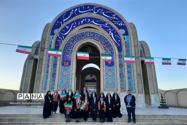 غبارروبی قبور شهدا به مناسبت دهه فجر ، دبستان شهید حسین زارع زاده مهریز