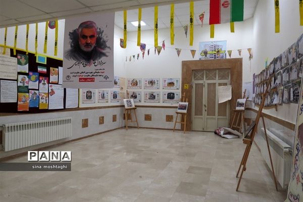 نمایشگاه مدرسه انقلاب به‌مناسبت سالگرد دهه فجر