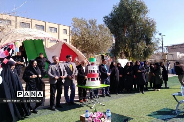 جشن باشکوه دهه فجر و تقدیر از دانش‌آموزان نمونه در شهرستان پیشوا