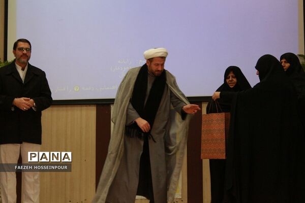 یادواره زنان شهیده شهرستان بهارستان